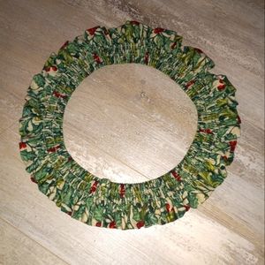 Longaberger Red green Christmas Holly theme round basket ruffle